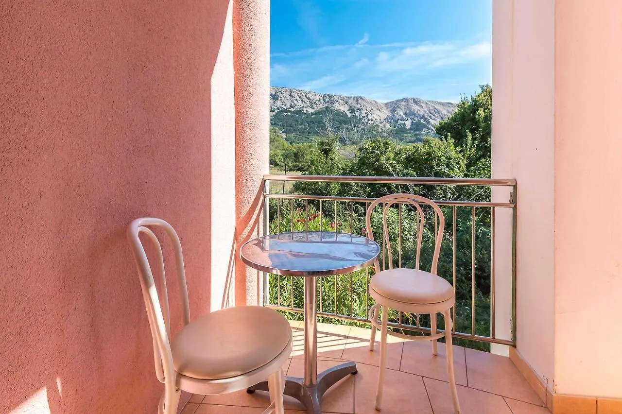Apartment 350 Meter Bis Zum Tollen Langen Strand In Baska