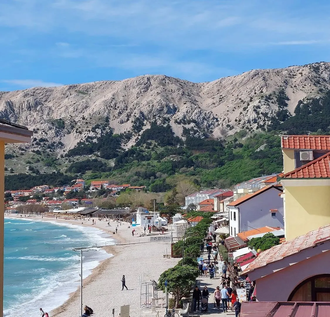 Apartment 350 Meter Bis Zum Tollen Langen Strand In Baska Croatia
